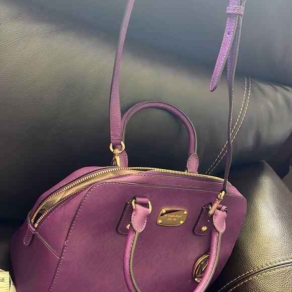 authentic Michael Kors handbag with a crossbody option. Mint condition. - Picture 6 of 7